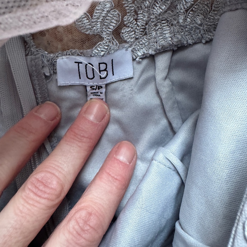 Tobi Women's Lace Cutout Sleeveless Dress V-neck Above Knee Sz Small - Picture 4 of 5